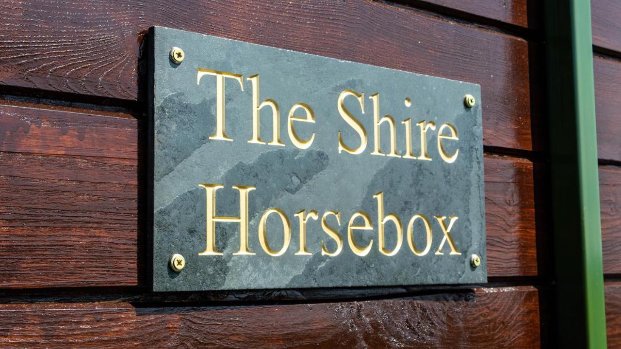 The Shire Luxury Converted Horse Lorry With Private Hot Tub Cyfie Farm Llanfyllin Exterior foto