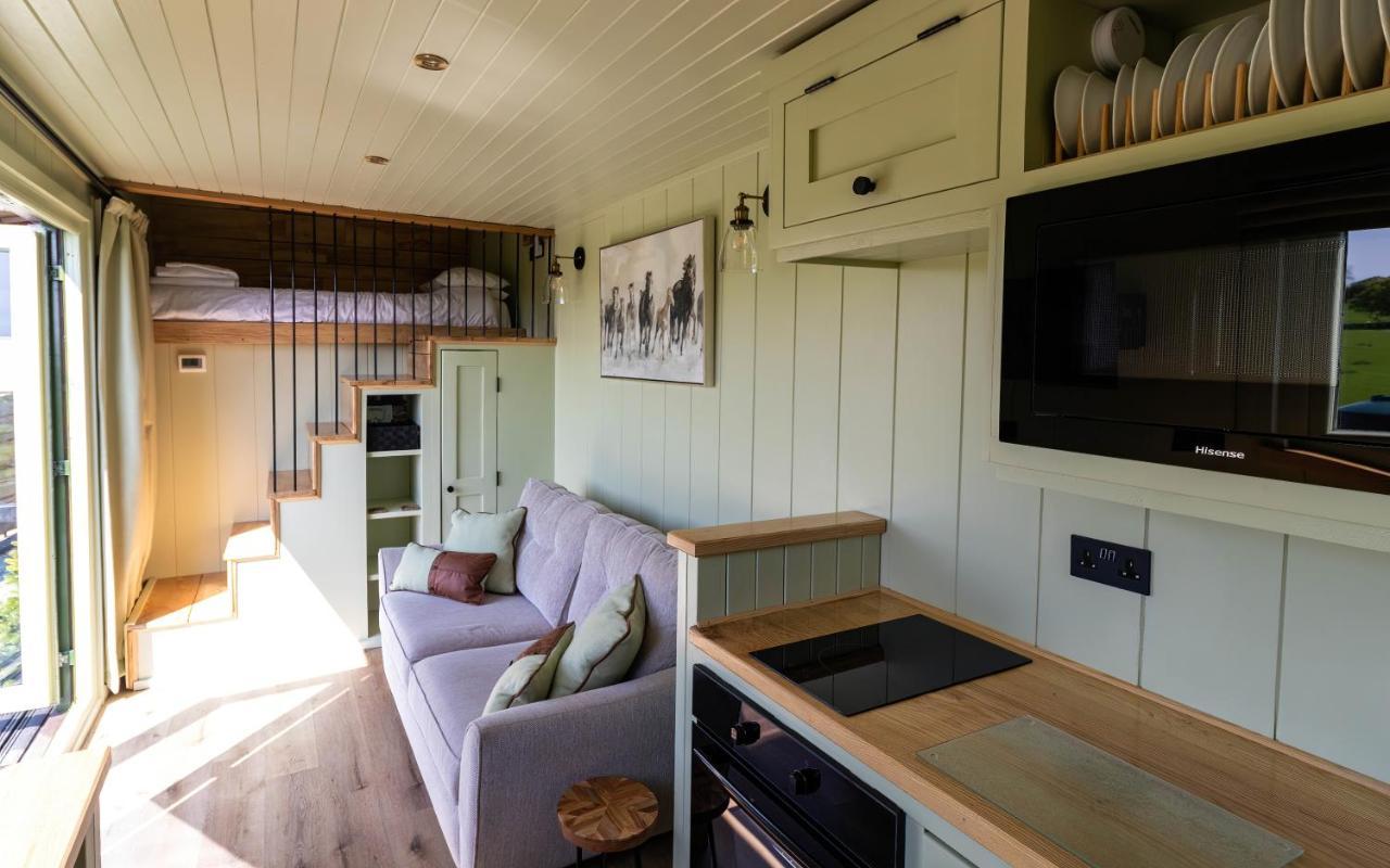 The Shire Luxury Converted Horse Lorry With Private Hot Tub Cyfie Farm Llanfyllin Exterior foto