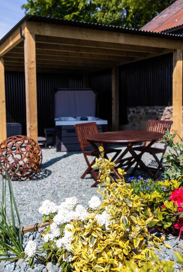 The Shire Luxury Converted Horse Lorry With Private Hot Tub Cyfie Farm Llanfyllin Exterior foto